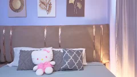 Snapshot of mia_naive chatting on 07-16-26, 12:11 Mia online show from 07-16-26, 12:11