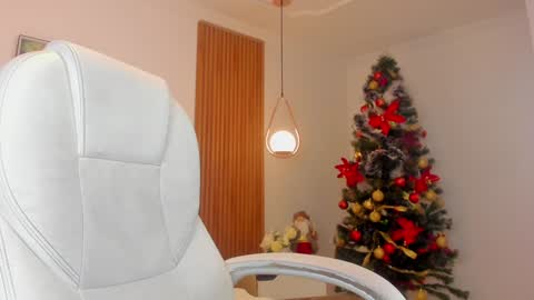 Mia Nevaeh - follow me online show from 12-17-24, 09:05