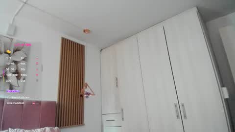 Snapshot of mia_nevaeh chatting on 07-12-26, 07:49 Mia Nevaeh - follow me online show from 07-12-26, 07:49