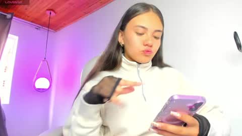 Snapshot of mia_nevaeh chatting on 08-02-26, 09:24 Mia Nevaeh - follow me online show from 08-02-26, 09:24