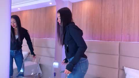 Snapshot of mia_oconner chatting on 09-28-25, 01:05 mia_oconner online show from 09-28-25, 01:05