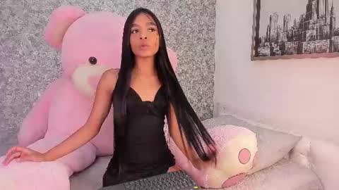 Mia online show from 06-17-26, 03:31