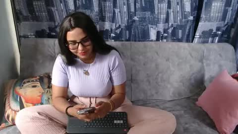 Snapshot of mia_peyton chatting on 01-24-25, 08:22 Mia online show from 01-24-25, 08:22