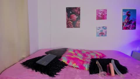 Snapshot of mia_purplee chatting on 10-21-25, 03:18 mia_purplee online show from 10-21-25, 03:18