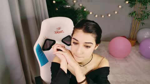 Snapshot of mia_purr chatting on 02-25-26, 02:48 Mia online show from 02-25-26, 02:48