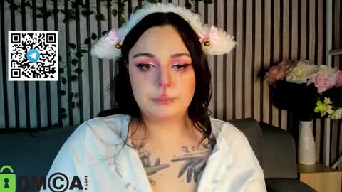 Snapshot of mia_r0ss chatting on 10-31-25, 02:23 Mia online show from 10-31-25, 02:23