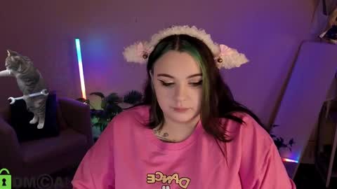 Mia online show from 03-31-26, 01:18