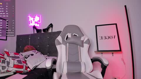 Mia online show from 02-26-25, 10:42