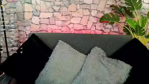 Mia online show from 11-08-25, 06:29