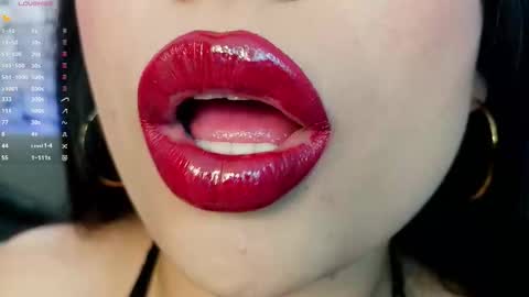 Mia online show from 12-01-25, 11:10