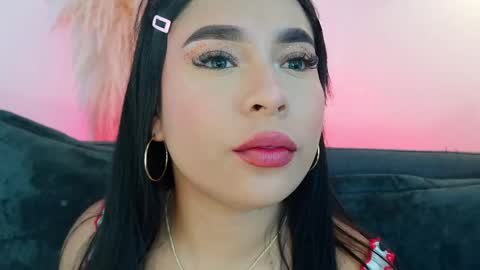 Mia online show from 04-19-26, 08:33