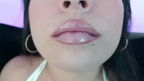 Snapshot of mia_roux1 chatting on 05-19-26, 01:56 Mia online show from 05-19-26, 01:56