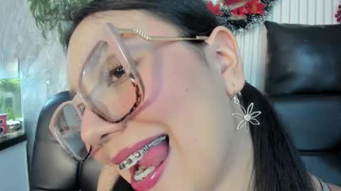 Mia Roux online show from 11-20-25, 04:01