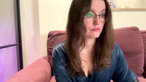 Mia online show from 09-17-25, 03:41