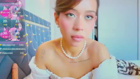 Mia online show from 03-10-25, 09:32