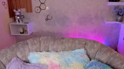 Snapshot of mia_smoke_ chatting on 05-08-26, 06:13 Mia online show from 05-08-26, 06:13