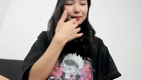 Snapshot of mia_soyun chatting on 11-28-25, 04:31 Your Soyun online show from 11-28-25, 04:31