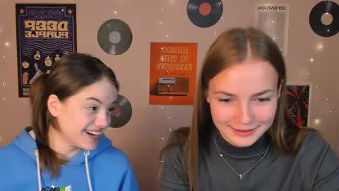 Snapshot of mia_starrr_ chatting on 11-06-25, 09:43 mia_starrr_ online show from 11-06-25, 09:43