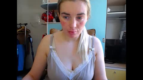 Snapshot of mia_sunnyy chatting on 02-21-26, 01:56 Mia. online show from 02-21-26, 01:56