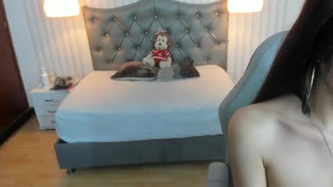 Mia Vanucci online show from 03-05-25, 06:44