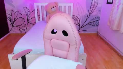 Mia Vanucci online show from 10-25-25, 09:20