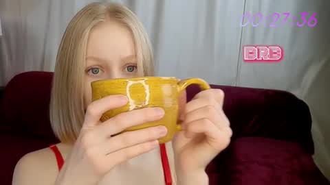 Mia online show from 01-01-25, 11:07