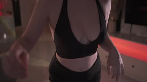 VixenMia online show from 05-14-26, 04:08