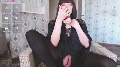 mia_wallase online show from 02-05-25, 08:32