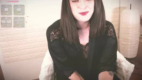 mia_wallase online show from 09-24-25, 10:35