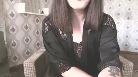 mia_wallase online show from 07-13-26, 09:23