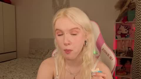 Mia online show from 03-17-26, 03:11