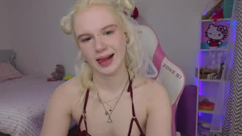 Mia online show from 04-11-26, 03:22