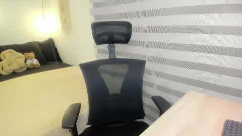 Mia   online show from 05-13-26, 07:55