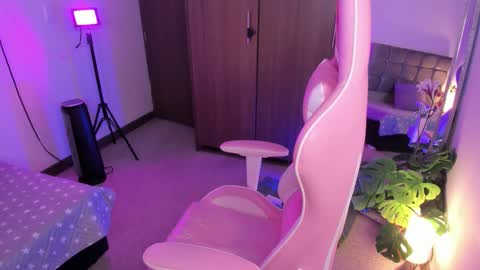 mia  nicolle online show from 10-09-25, 11:47