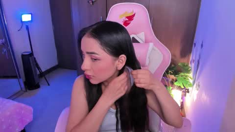 mia  nicolle online show from 11-13-25, 03:05