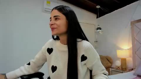 Snapshot of miaa_diamondd1 chatting on 06-17-26, 01:45 Mia online show from 06-17-26, 01:45