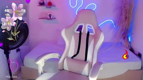 Mia online show from 01-17-25, 02:39