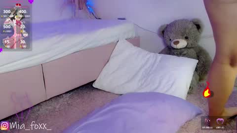 Mia online show from 02-10-25, 12:08