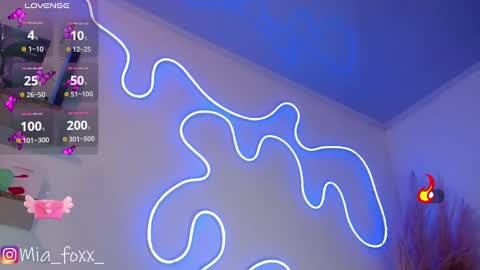 Mia online show from 03-08-25, 02:01