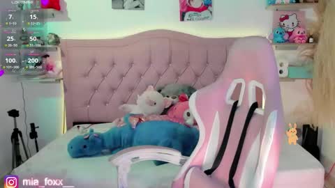 Mia online show from 11-13-25, 09:14