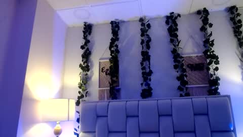Mia online show from 05-24-26, 11:48