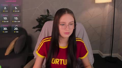 Mia online show from 04-10-26, 10:53