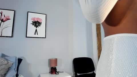 Snapshot of miaa_z chatting on 05-27-26, 12:35 Miaa online show from 05-27-26, 12:35
