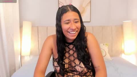 Snapshot of miaaasweet chatting on 09-12-25, 12:38 Mia online show from 09-12-25, 12:38