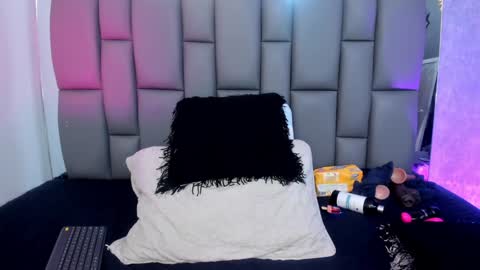 Mia online show from 01-21-25, 12:07