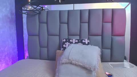 Mia online show from 09-15-25, 12:05