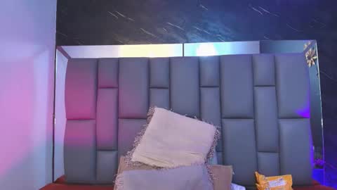 Mia online show from 10-18-25, 12:06