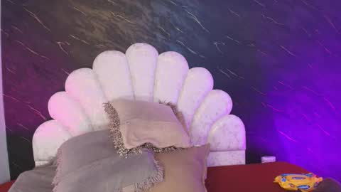 Mia online show from 03-25-26, 12:11