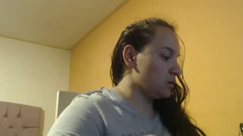 Snapshot of miaabrownn chatting on 02-09-25, 01:00 MIA online show from 02-09-25, 01:00