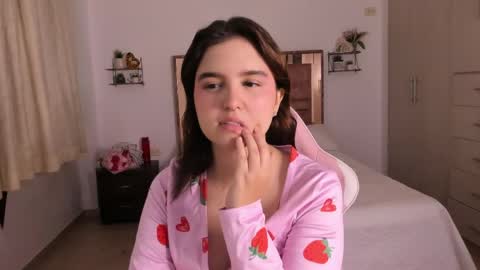 Mia  online show from 04-16-26, 09:39